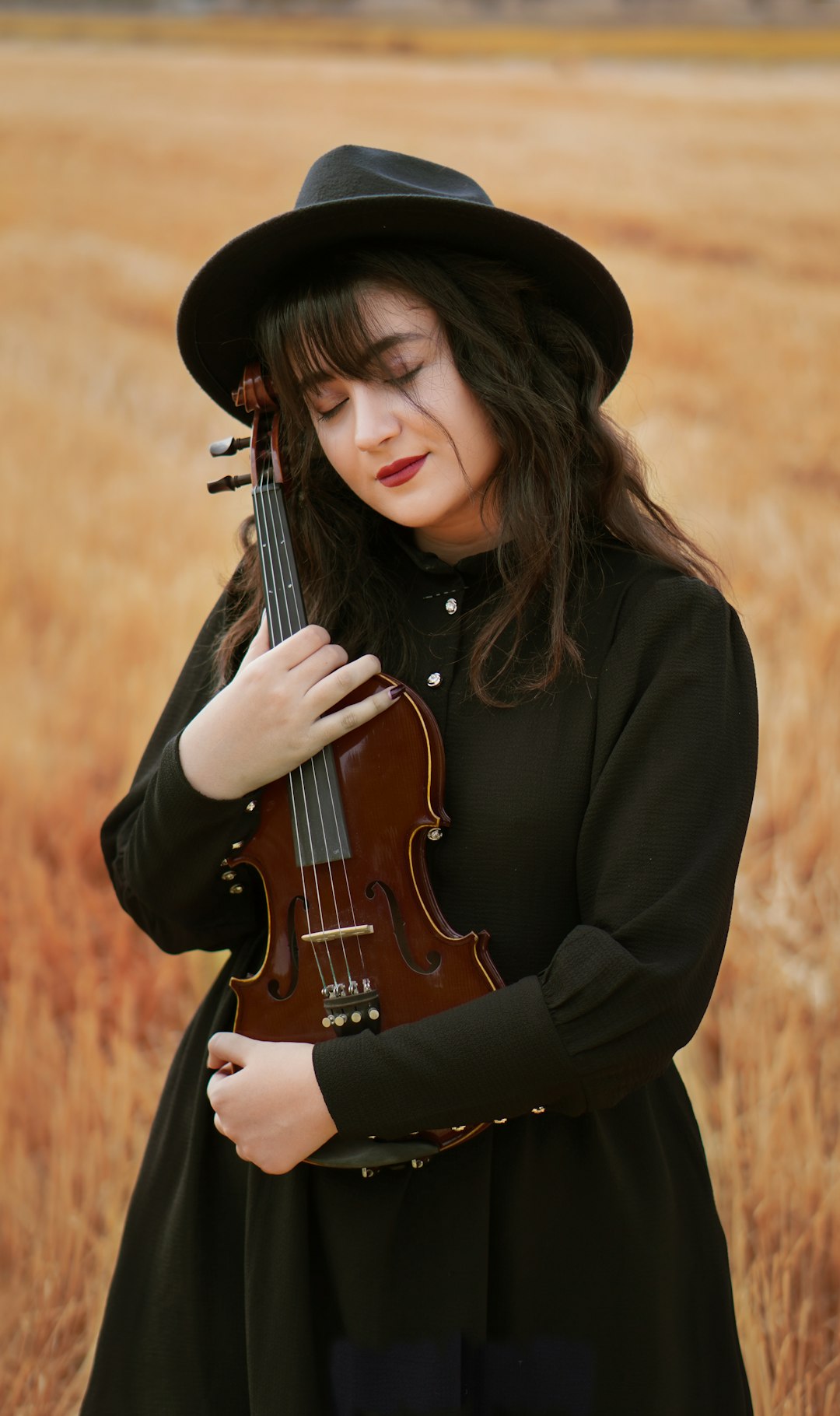 Modern guitarist using two-hand tapping technique